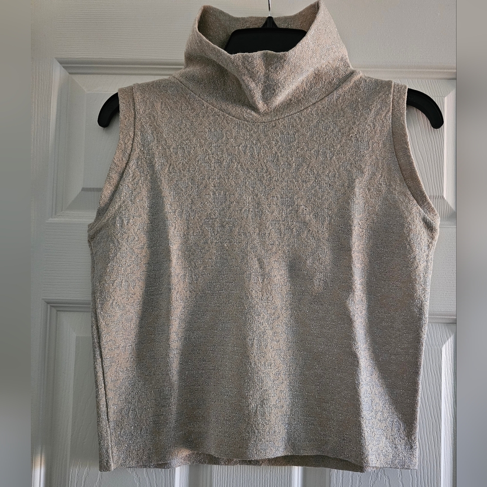 Italian mockneck sleeveless top sz M cream silver, luxury tailoring